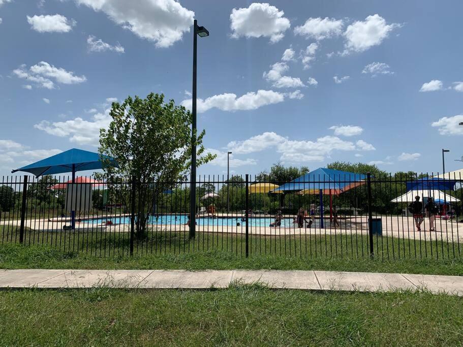 San Antonio Comfort 4 Bedroom 3 Bath Home 5 Mins From Sea World Εξωτερικό φωτογραφία